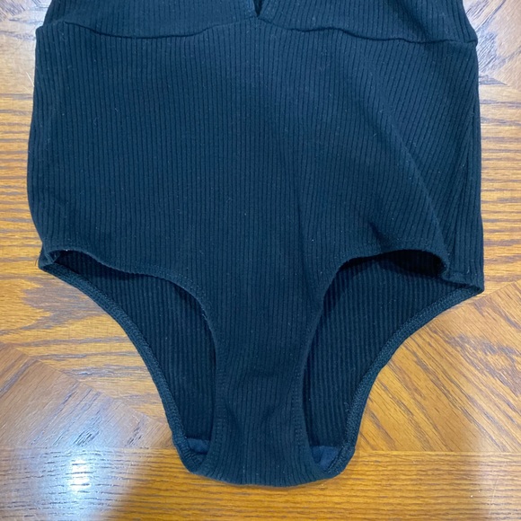 Reformation Avalon bodysuit - Picture 8 of 9